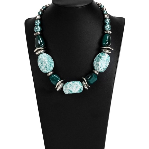 Beautiful Chunky Blue Green & Silver Statement Necklace Set - Picture 3 of 4